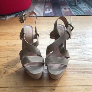 Pour la Victoire Womens Suede Platform Slingbacks High Heels Beige Size 8.5 New